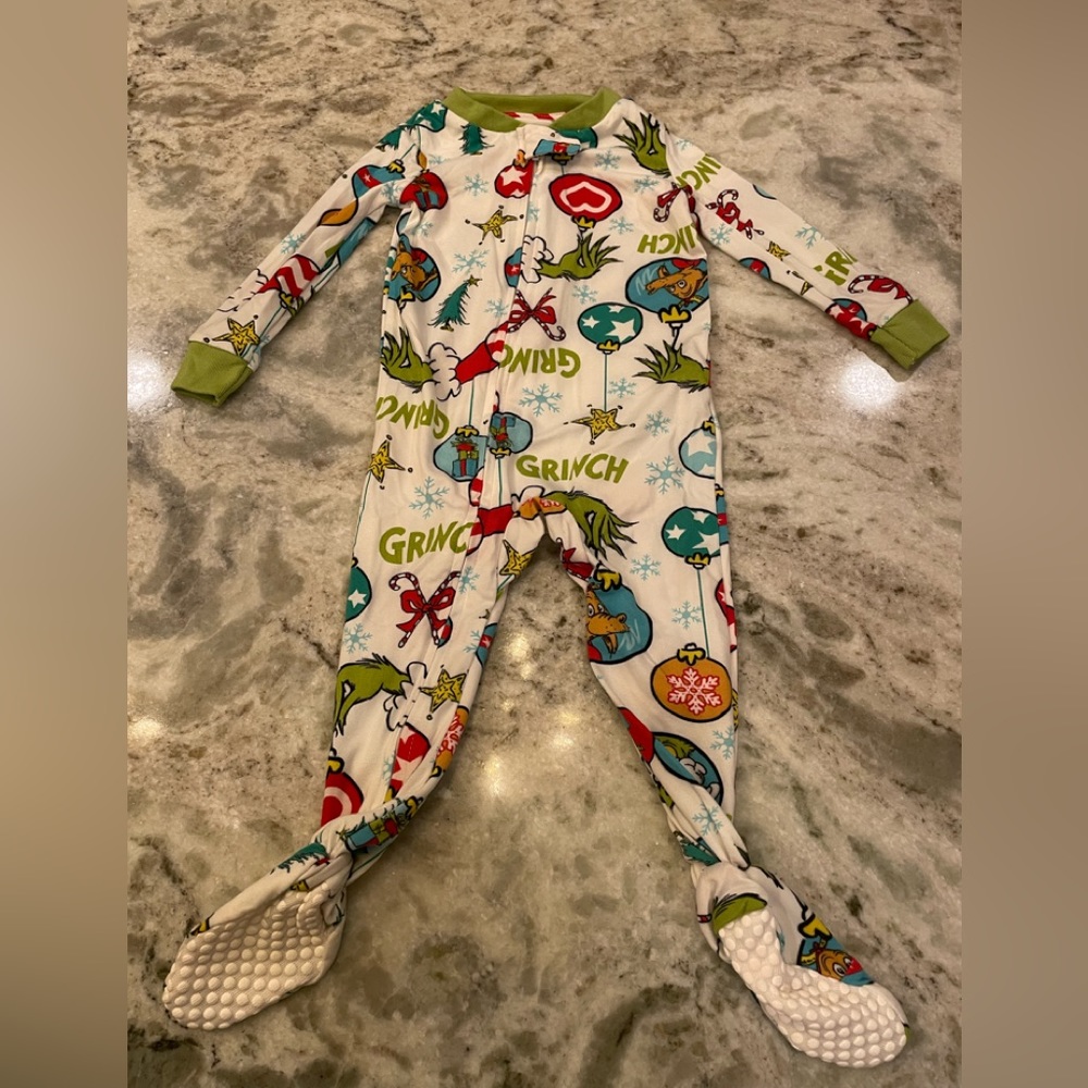 Grinch footed pj’s 6-9 months